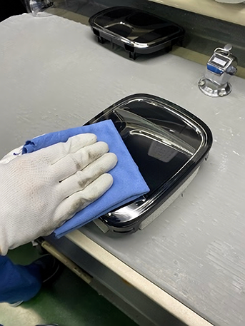 株式会社ファルテック 福島工場でクリスタルセームを使用している様子